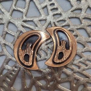 Beau Jewels Modernist Clip-On Earrings | Abstract Gold Tone